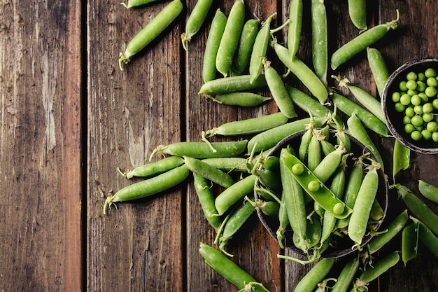 Photo young green peas