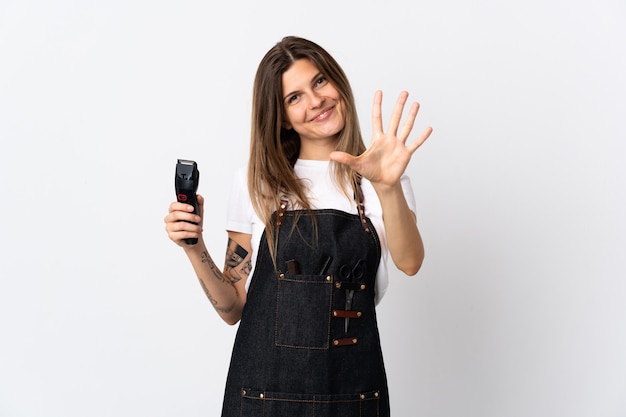 Молодой парикмахер словацкой женщины, изолированные на белом фоне, считая пять пальцами