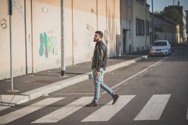 Photo young handsome attractive bearded model man