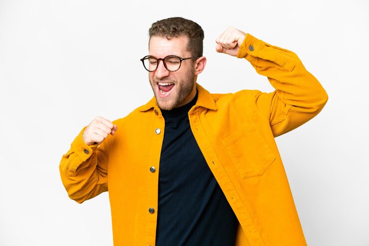 Photo young handsome blonde man over isolated white background celebrating a victory
