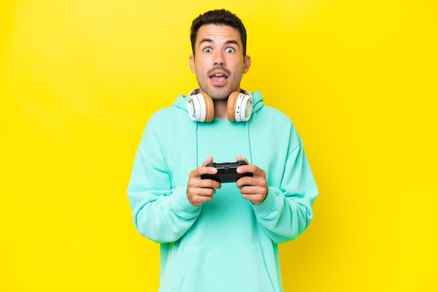 Photo young handsome man over isolated background