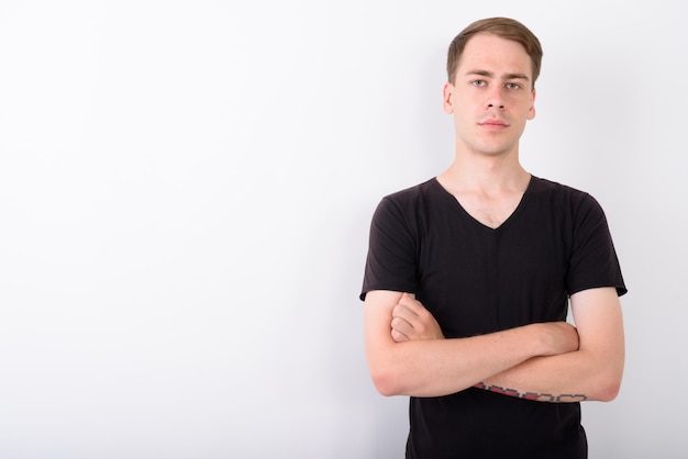 Photo young handsome man on white wall