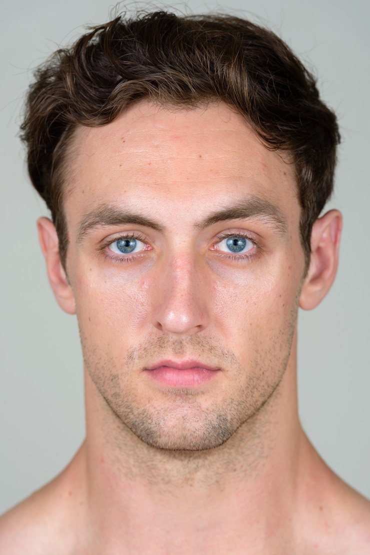 Photo young handsome muscular man with wavy hair shirtless isolated