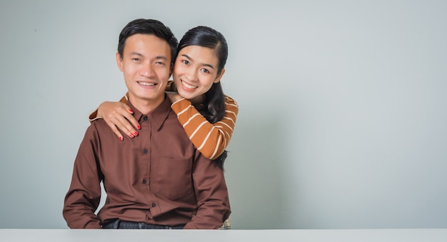 Молодая счастливая азиатская пара