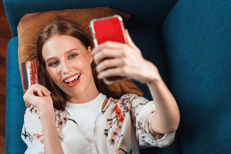 Photo young happy woman buy product by online shopping at home while ordering items from the internet with credit card online payment system protected by utmost cyber security from online store platform