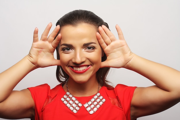 Photo young happy woman in red dress