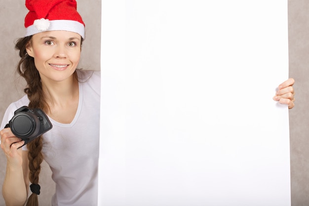 Young lady between 30 and 40 years old with a camera.