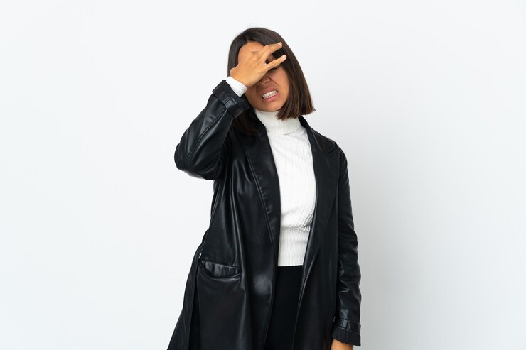 Photo young latin woman isolated with headache