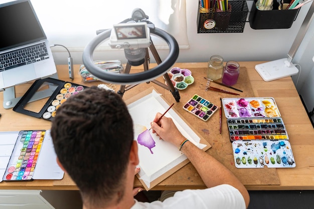 Photo young lgbtq vlogger artist painting watercolor illustration for youtube