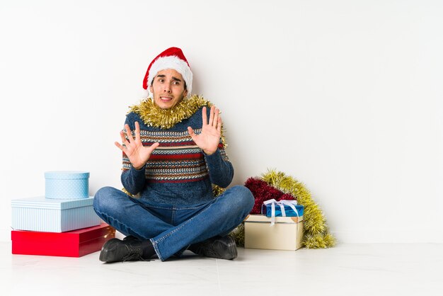 低温または病気のため寒くなるクリスマスの日に若い男。