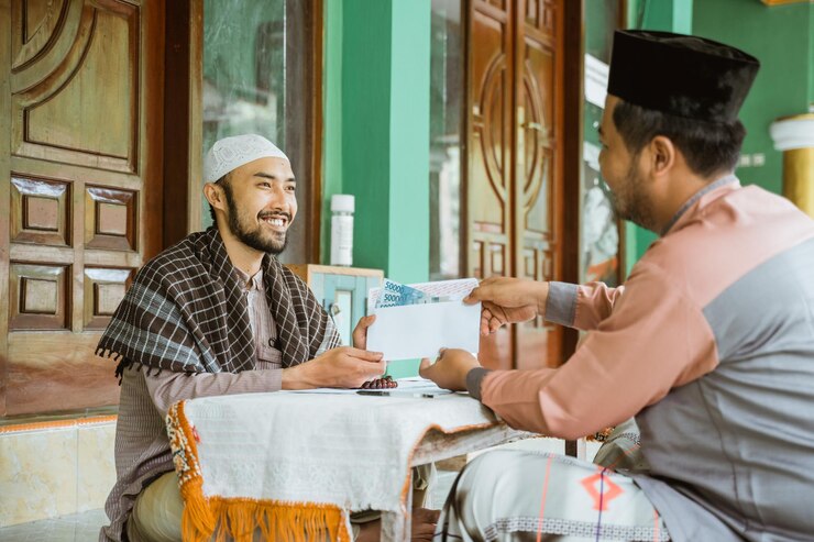 Photo young man doing charitable donation at mosque