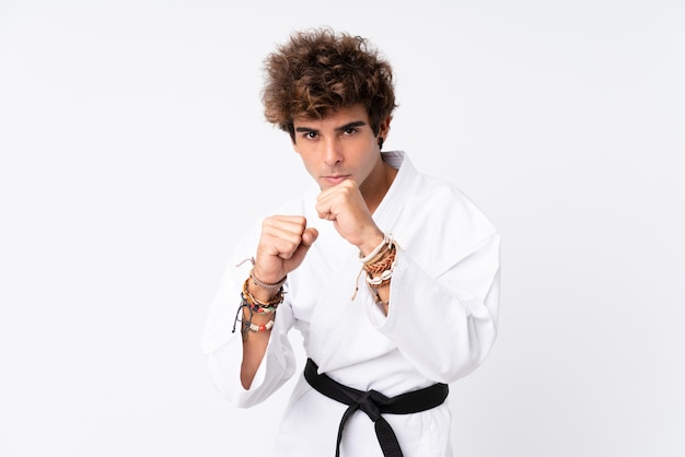 Foto giovane che fa karate