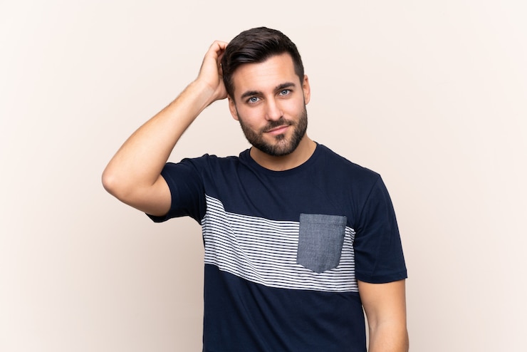 Photo young man over isolated wall