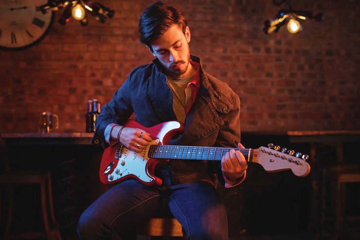 Photo young man playing guitar