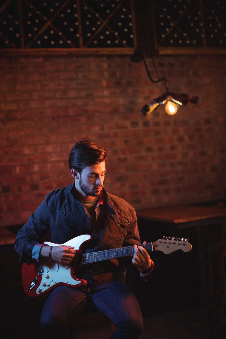 Photo young man playing guitar
