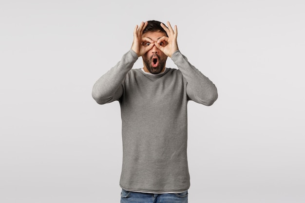 Photo young man standing against white background