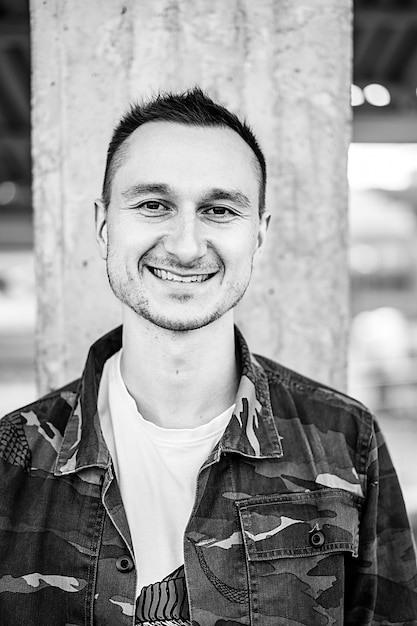 Photo young man street portrait, man in military style.