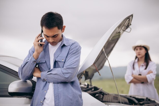 Photo young man using mobile phone while sitting in bus