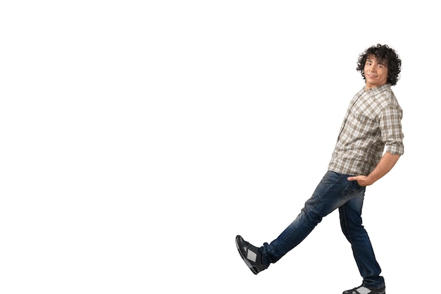 Photo young man walking