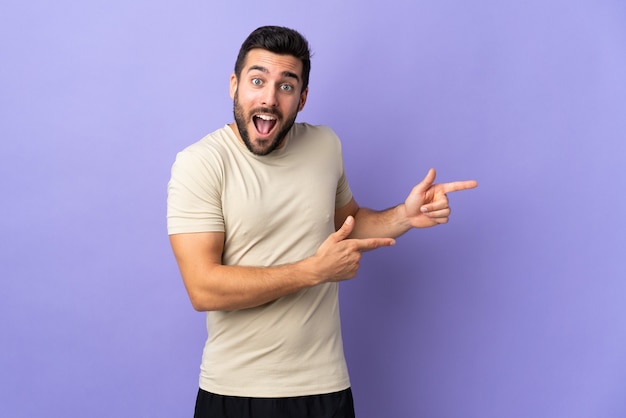 Photo young man with beard isolated on purple