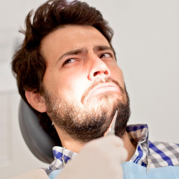 Photo young man and woman in a dental examination at dentist