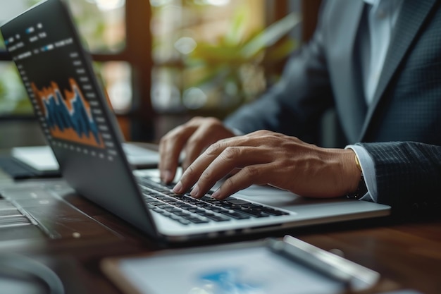 Photo young man working in office