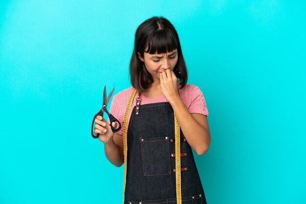 Young mixed race seasmtress woman isolated on blue background having doubts