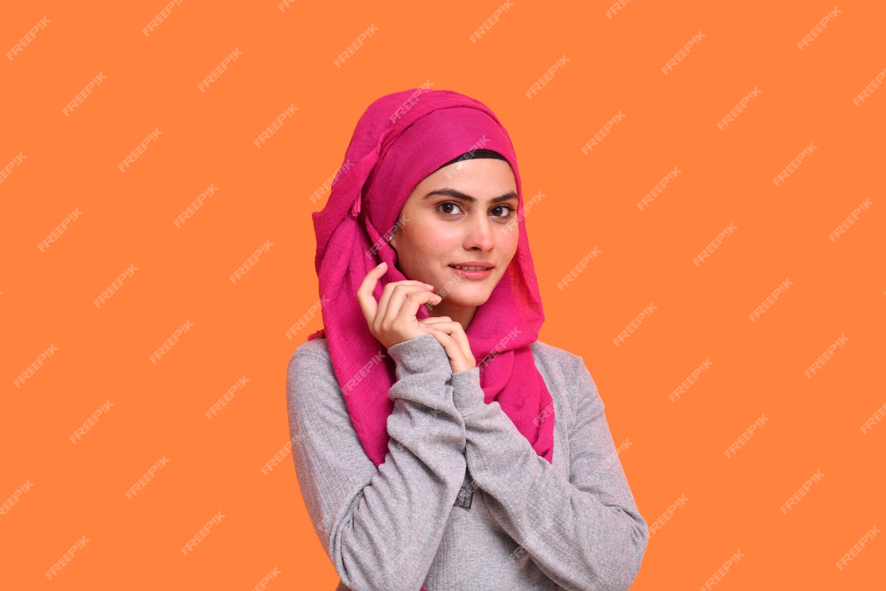 Premium Photo Young Muslim Girl Wearing Hijab Posing At Camera Indian Pakistani Model 