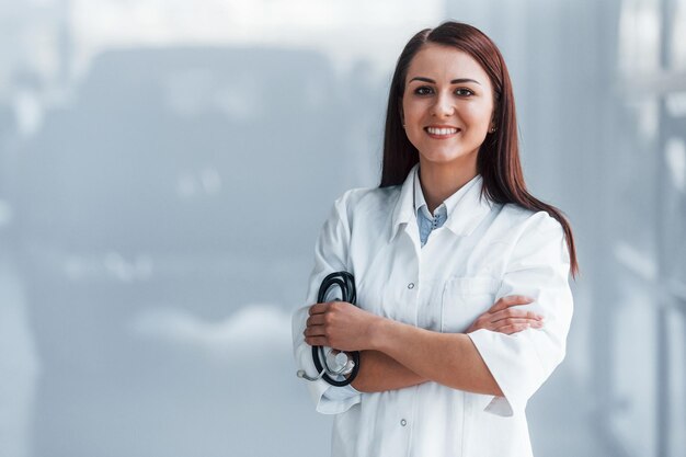 Photo young nurse indoors in modern clinic conception of healthcare