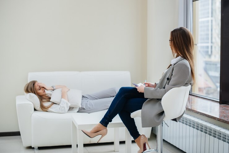 Young people at a psychologist's appointment.

