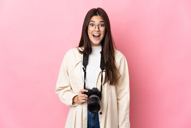 孤立した若い写真家ブラジル人女性