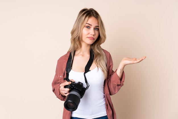 Young photographer girl over wall unhappy for not understand something