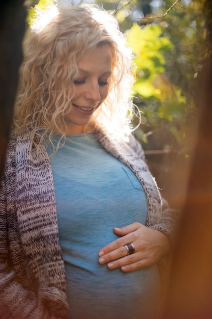 Photo young pregnant woman