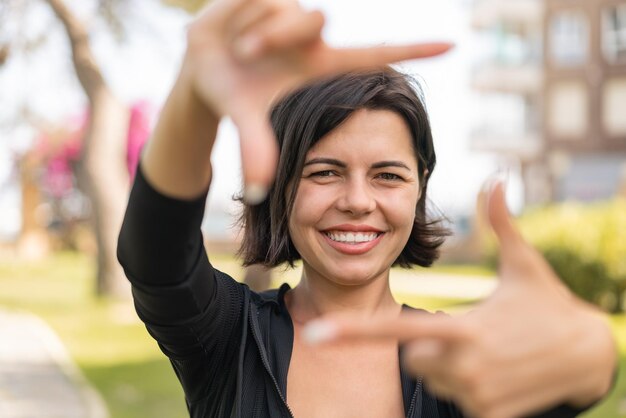 Photo young pretty bulgarian woman at outdoors with happy expression