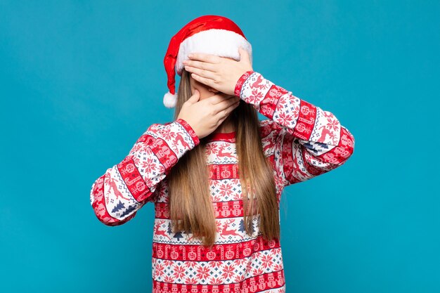 Photo young pretty woman wearing christmas clothes