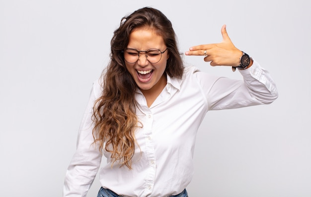 Foto giovane donna graziosa