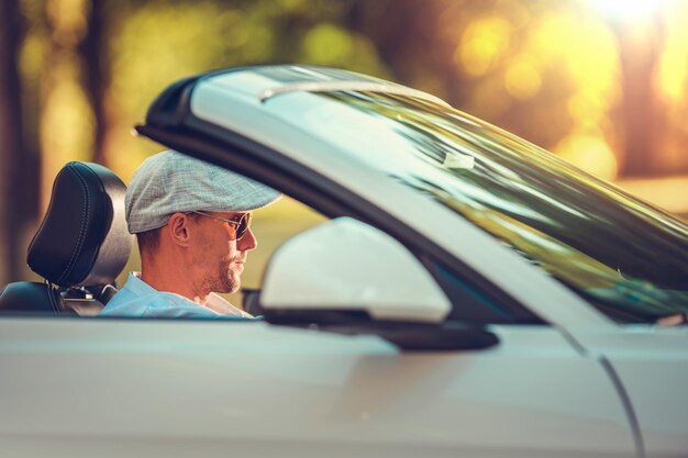 Photo young retired men road trip