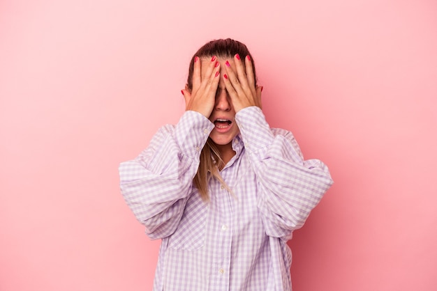 Photo young russian woman isolated on pink background suffering neck pain due to sedentary lifestyle.