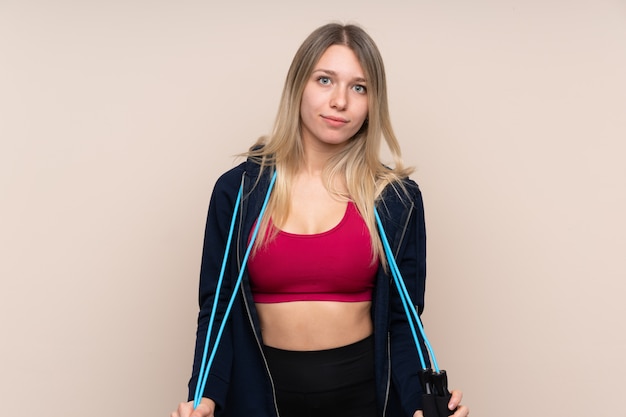 Photo young sport blonde woman with jumping rope