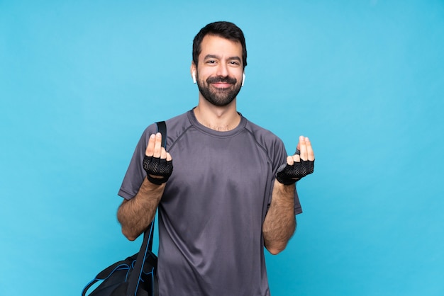 Uomo giovane sportivo con barba