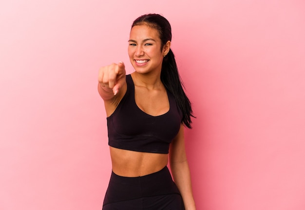 Young sport venezuelan woman isolated on pink background