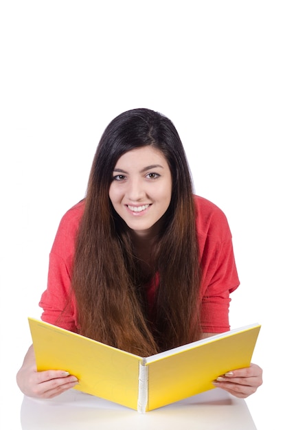 Giovane studente isolato sul bianco