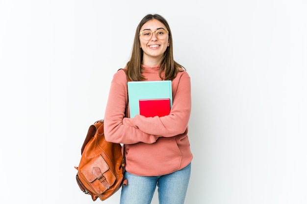 笑って楽しんでいる白いbakcgroundに孤立した若い学生女性。