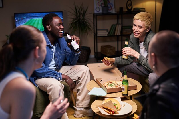 Photo young students laughing at party