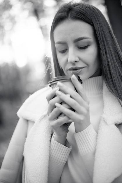 Young stylish lady portrait with autumn background Elegant pretty woman lifestyle