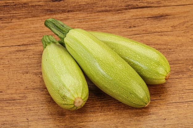 보드에 젊은 맛있는 호박
