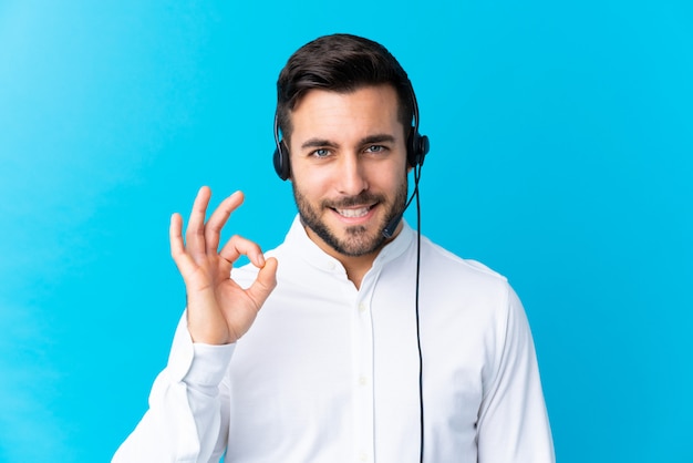 Photo young telemarketer man over isolated wall