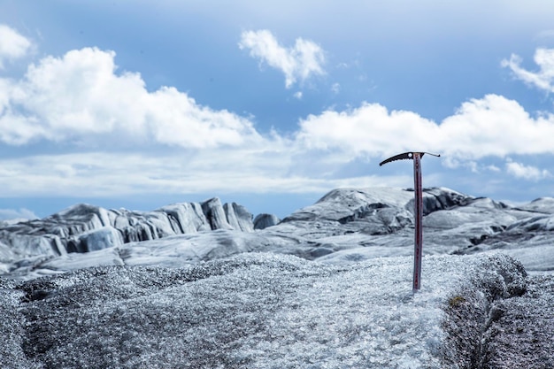 Svinafellsjokull 빙하 아이슬란드의 얼음에 젊은 관광객