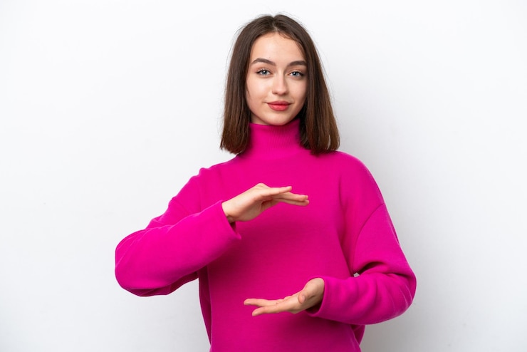 Photo young ukrainian woman isolated on white background holding copyspace imaginary on the palm to insert an ad