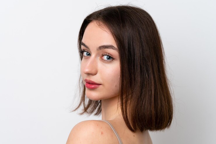 Photo young ukrainian woman isolated on white background portrait
